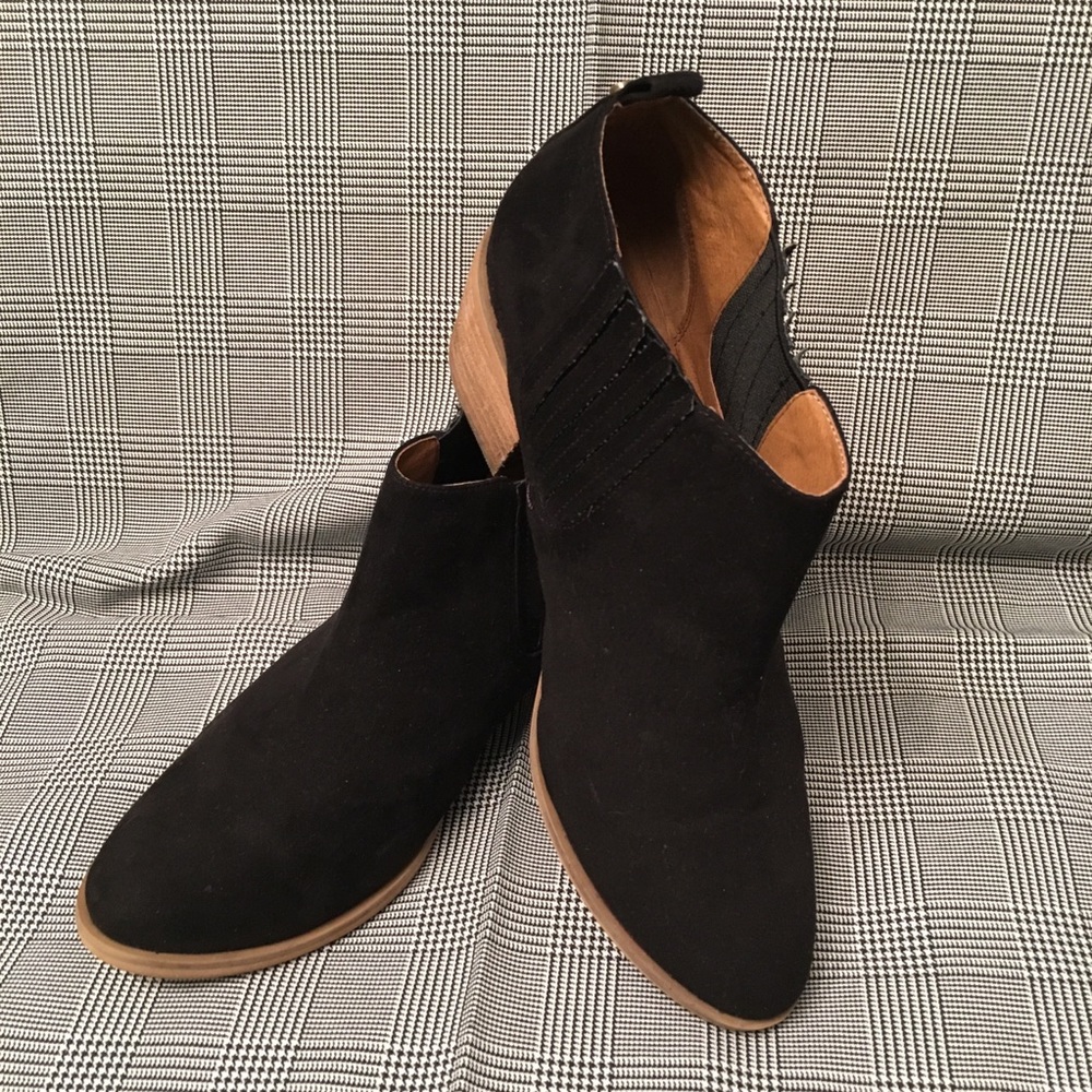 Melrose and Marken Ankle Boots Size 7W Black Suede
